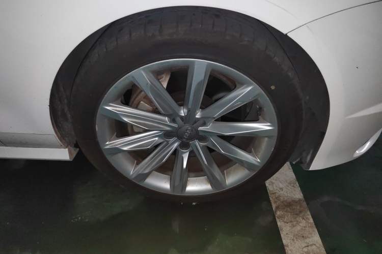 Used Audi A7 2016 50 TFSI quattro Comfort Model Right Front Wheel Hub