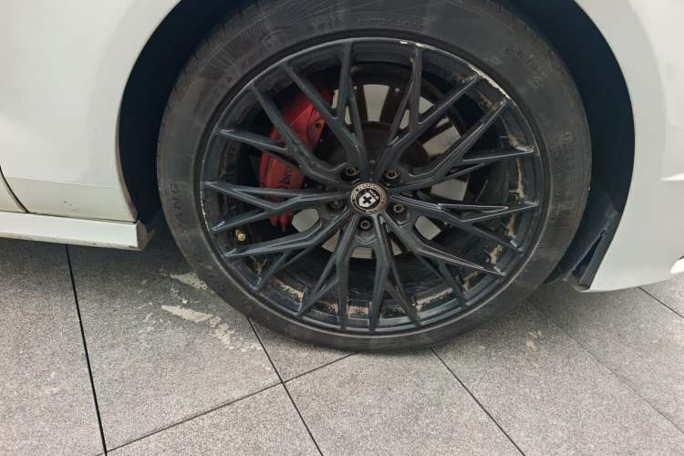 Used Audi A7 2016 40 TFSI Ambition Edition Right Front Wheel Hub