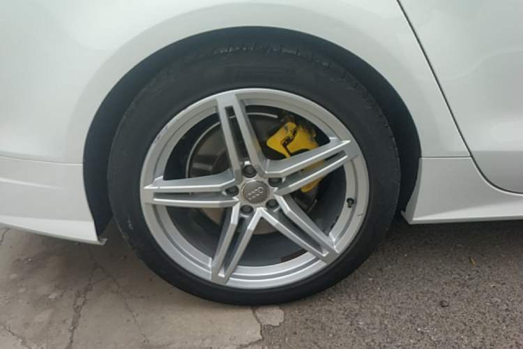 Used Audi A7 2016 40 TFSI quattro Technology Edition Right Rear Wheel Hub