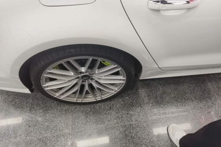Used Audi A7 2016 50 TFSI quattro Comfort Model Right Rear Wheel Hub