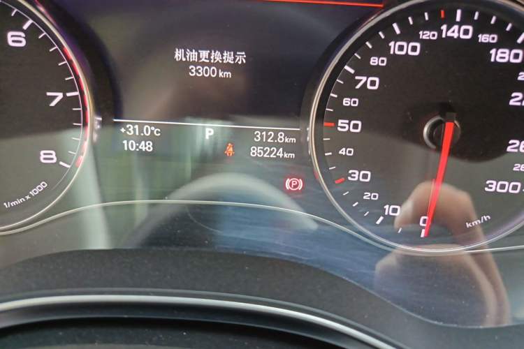 Used Audi A7 2016 50 TFSI quattro Comfort Model Odometer Close Up