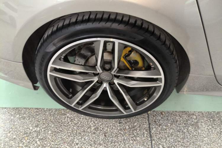 Used Audi A7 2016 50 TFSI quattro Comfort Model Right Rear Wheel Hub