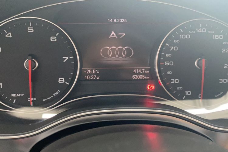 Used Audi A7 2017 35 TFSI Fashion Model Odometer Close Up