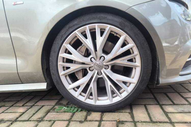 Used Audi A7 2017 50 TFSI quattro Comfort Model Right Front Wheel Hub