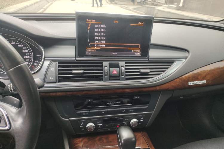 Used Audi A7 2017 50 TFSI quattro Comfort Model Audio And AC Panel