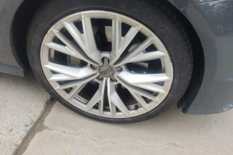 Used Audi A7 2017 50 TFSI quattro Comfort Model Right Front Wheel Hub