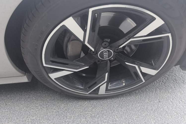 Used Audi A7 2017 40 TFSI Ambition Edition Right Front Wheel Hub