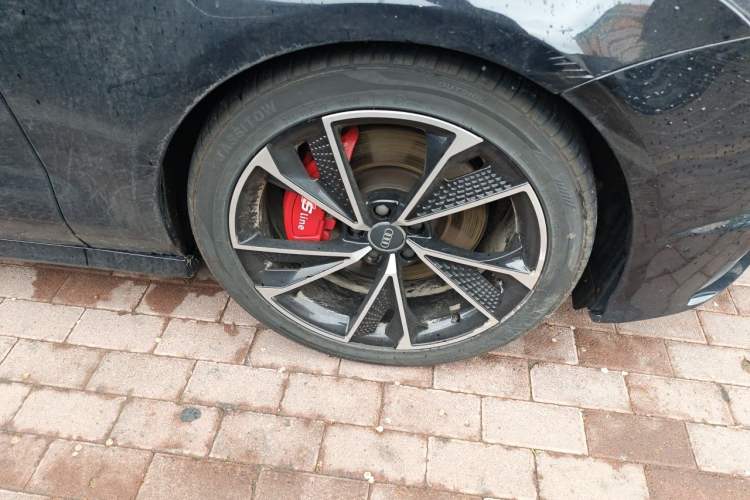 Used Audi A7 2017 50 TFSI quattro Comfort Model Right Front Wheel Hub