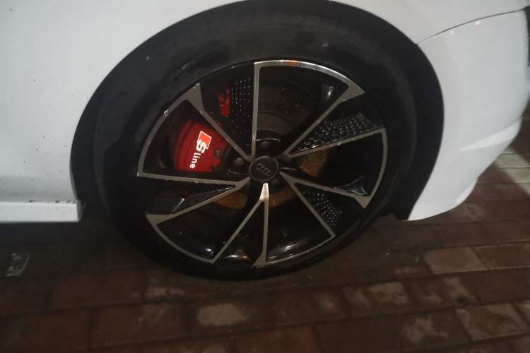 Used Audi A7 2017 50 TFSI quattro Comfort Model Right Front Wheel Hub