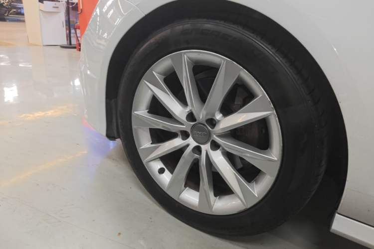 Used Audi A7 2017 35 TFSI Fashion Model Left Front Wheel Hub