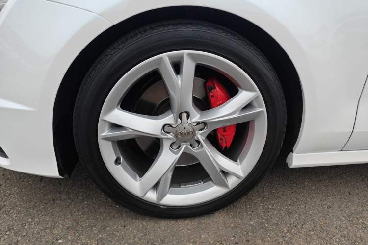Used Audi A7 2017 40 TFSI Ambition Edition Left Front Wheel Hub