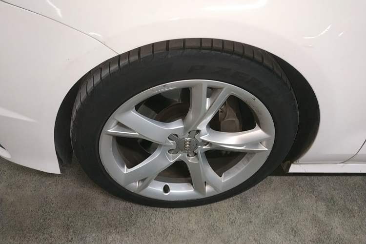 Used Audi A7 2017 40 TFSI Ambition Edition Left Front Wheel Hub