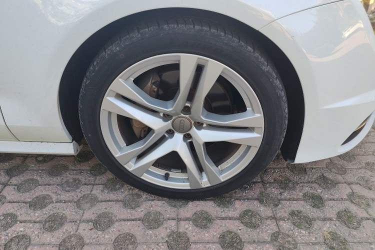 Used Audi A7 2017 40 TFSI Ambition Edition Right Front Wheel Hub