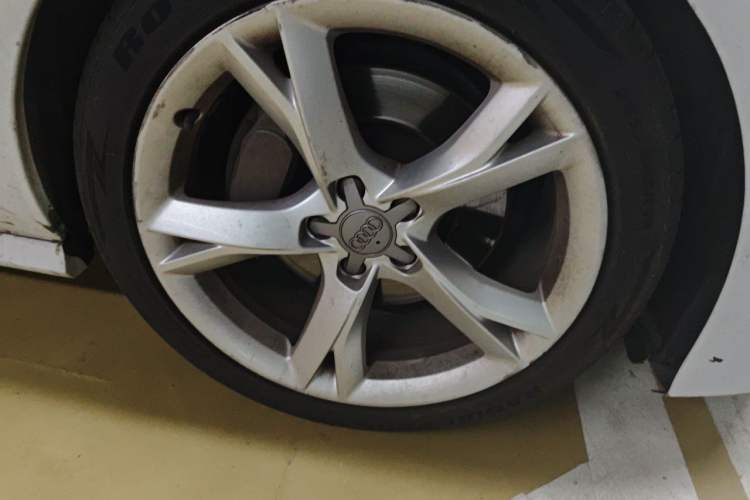 Used Audi A7 2017 40 TFSI Ambition Edition Right Front Wheel Hub