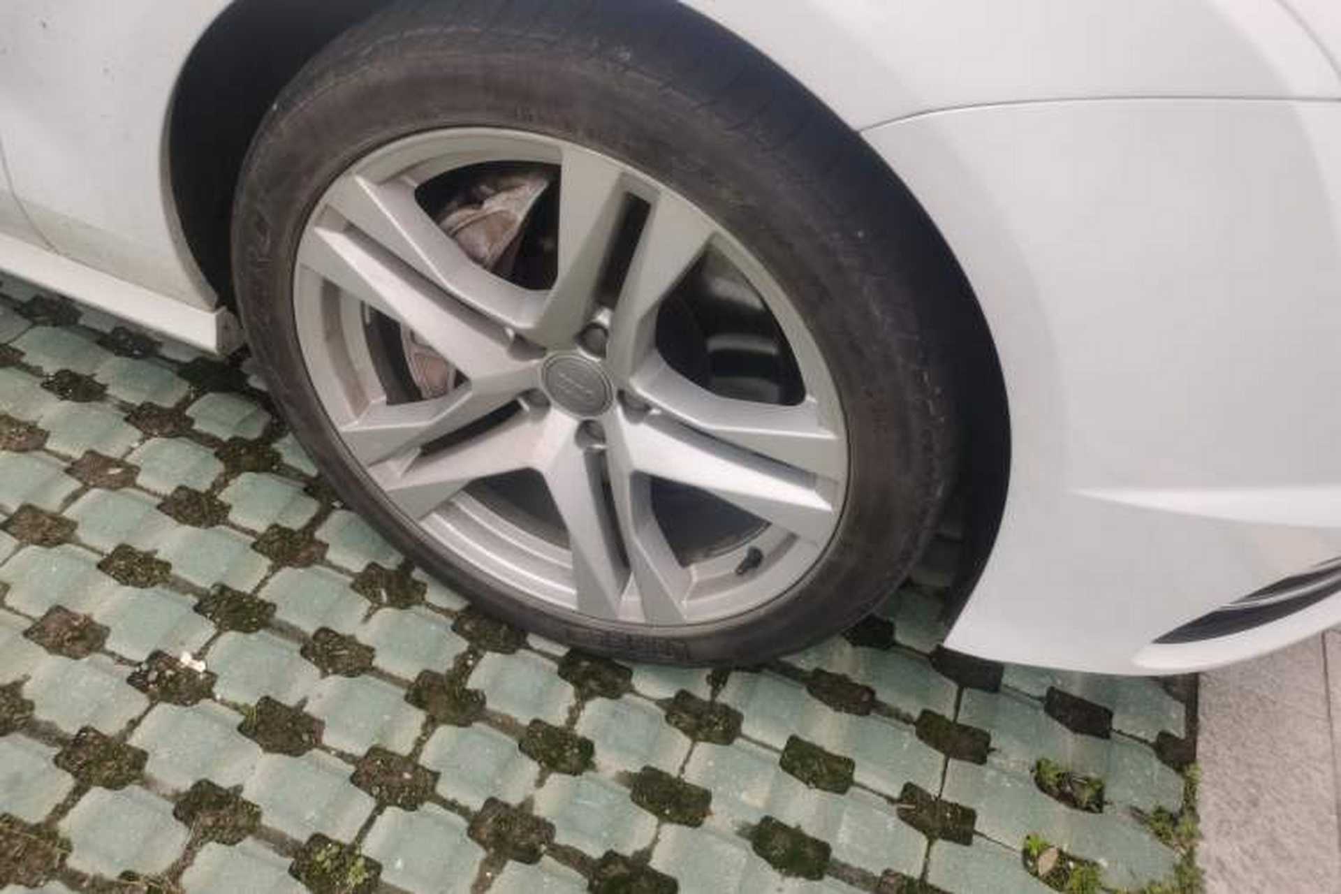 Used Audi A7 2017 50 TFSI quattro Comfort Model Right Front Wheel Hub