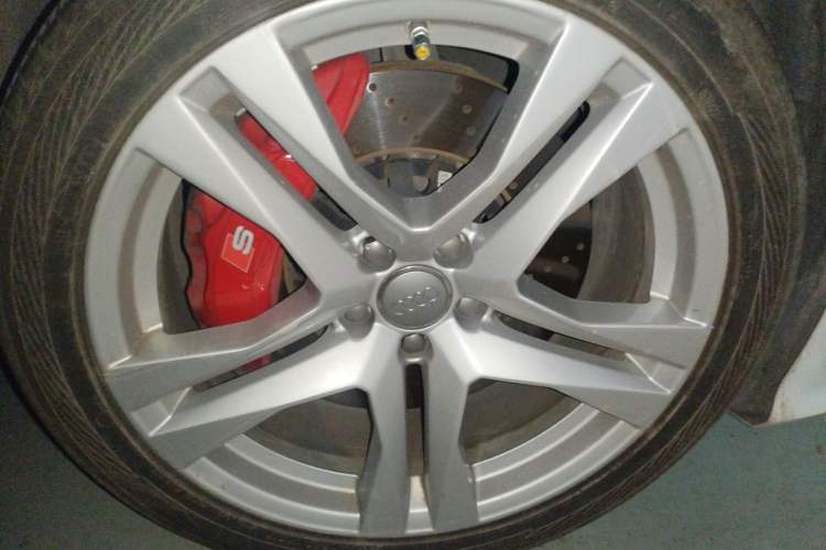 Used Audi A7 2017 50 TFSI quattro Comfort Model Right Front Wheel Hub