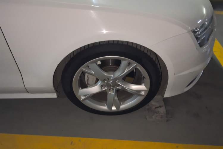 Used Audi A7 2017 40 TFSI Ambition Edition Right Front Wheel Hub