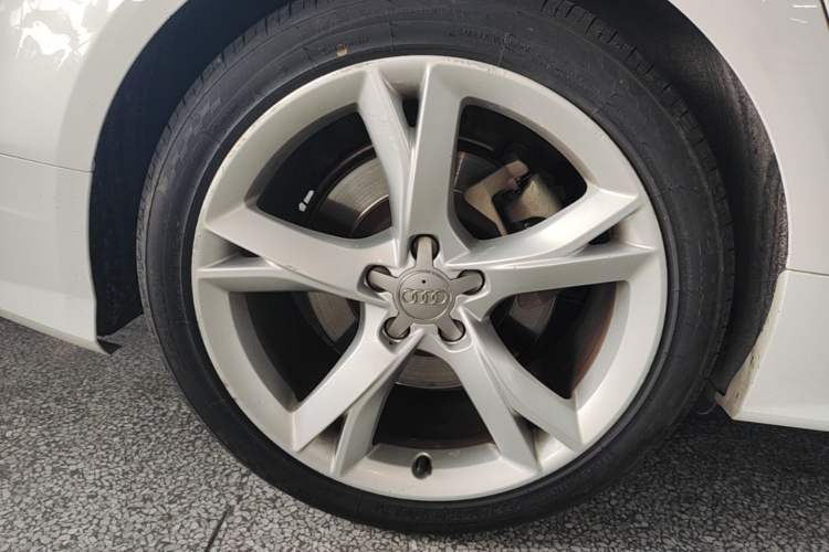 Used Audi A7 2017 40 TFSI Ambition Edition Right Rear Wheel Hub