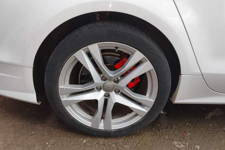 Used Audi A7 2017 50 TFSI quattro Comfort Model Right Rear Wheel Hub
