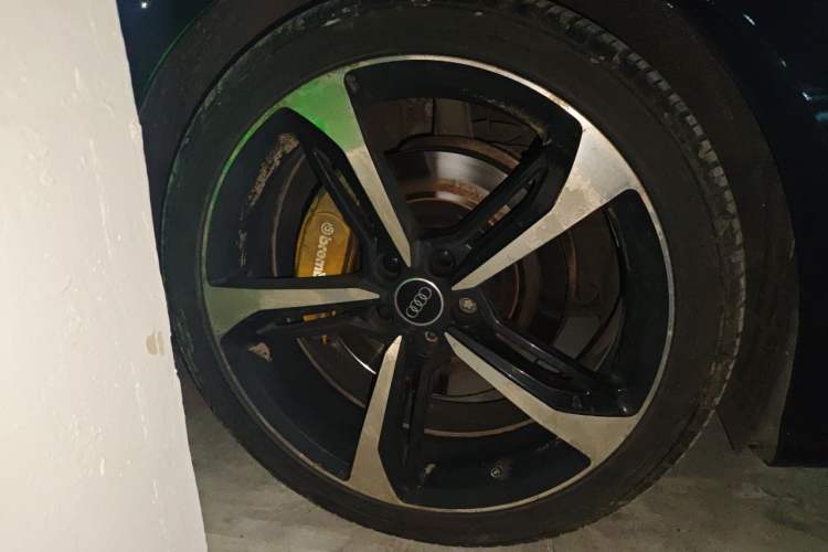Used Audi A7 2018 40 TFSI Ambition Edition Right Front Wheel Hub