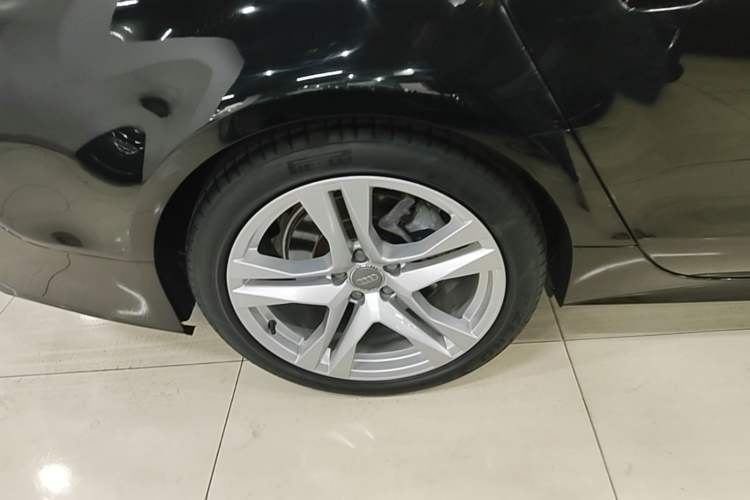 Used Audi A7 2018 50 TFSI quattro Comfort Model Right Rear Wheel Hub