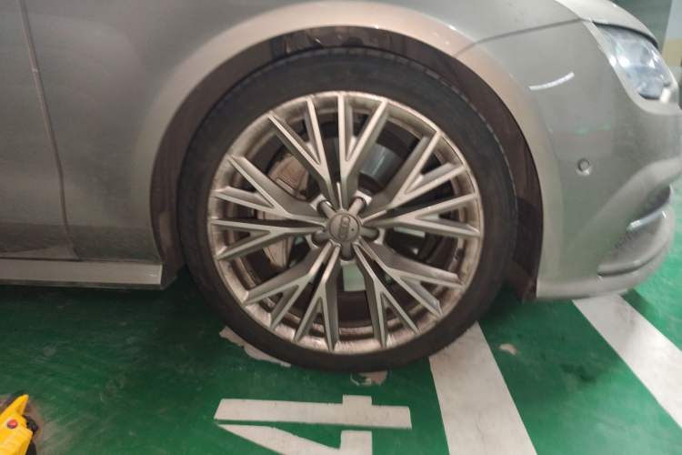 Used Audi A7 2018 50 TFSI quattro Comfort Model Right Front Wheel Hub