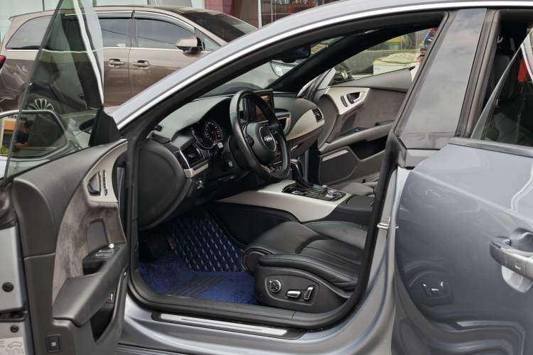 Used Audi A7 2018 40 TFSI quattro Technology Edition Interior 4