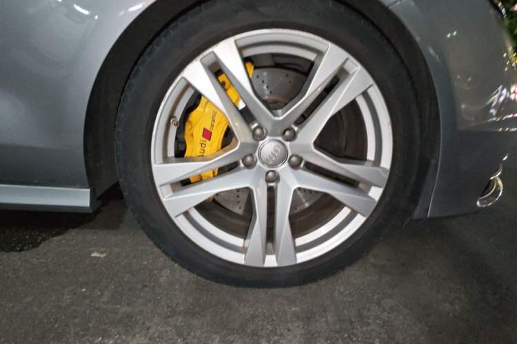 Used Audi A7 2018 50 TFSI quattro Comfort Model Right Front Wheel Hub