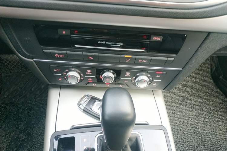 Used Audi A7 2018 40 TFSI Ambition Edition Audio And AC Panel