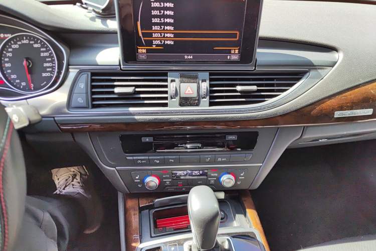 Used Audi A7 2018 50 TFSI quattro Comfort Model Audio And AC Panel