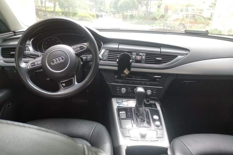 Used Audi A7 2018 40 TFSI Ambition Edition Center Console