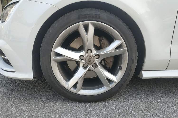 Used Audi A7 2018 40 TFSI Ambition Edition Left Front Wheel Hub