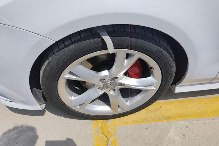 Used Audi A7 2018 40 TFSI Ambition Edition Left Front Wheel Hub
