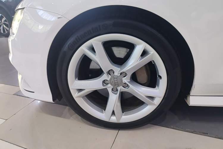Used Audi A7 2018 40 TFSI Ambition Edition Left Front Wheel Hub