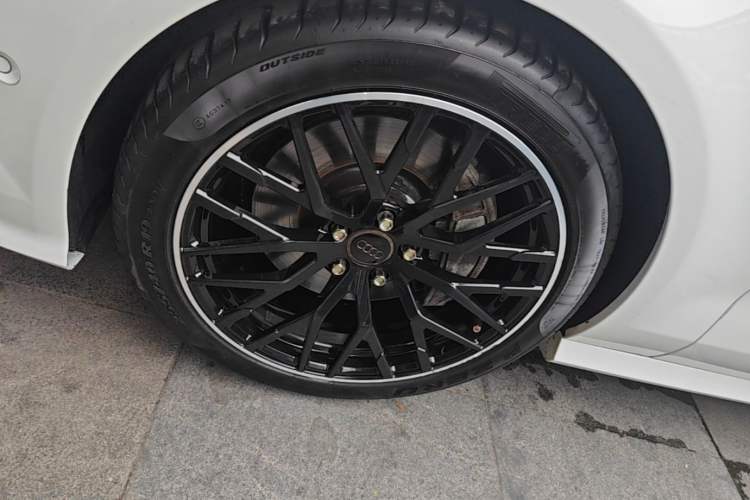 Used Audi A7 2018 50 TFSI quattro Comfort Model Left Front Wheel Hub
