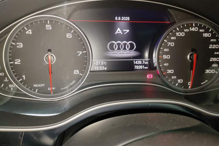 Used Audi A7 2018 40 TFSI quattro Technology Edition Odometer Close Up