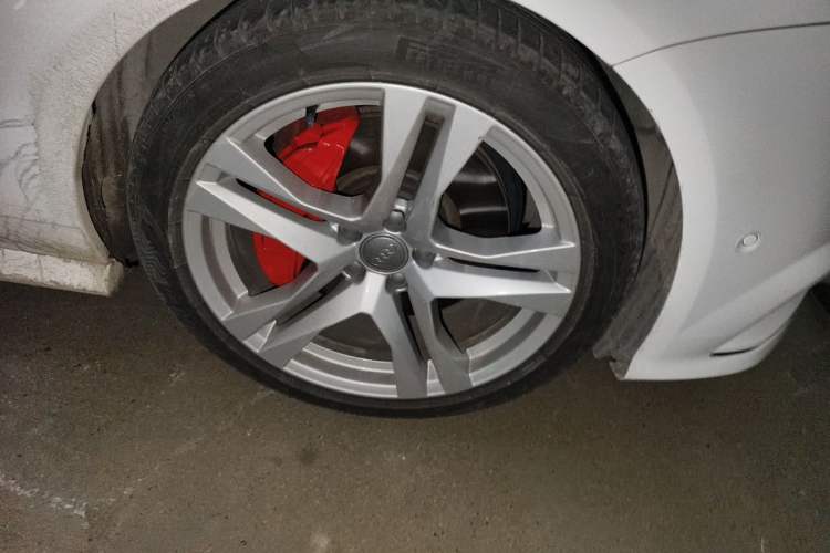 Used Audi A7 2018 50 TFSI quattro Comfort Model Right Front Wheel Hub