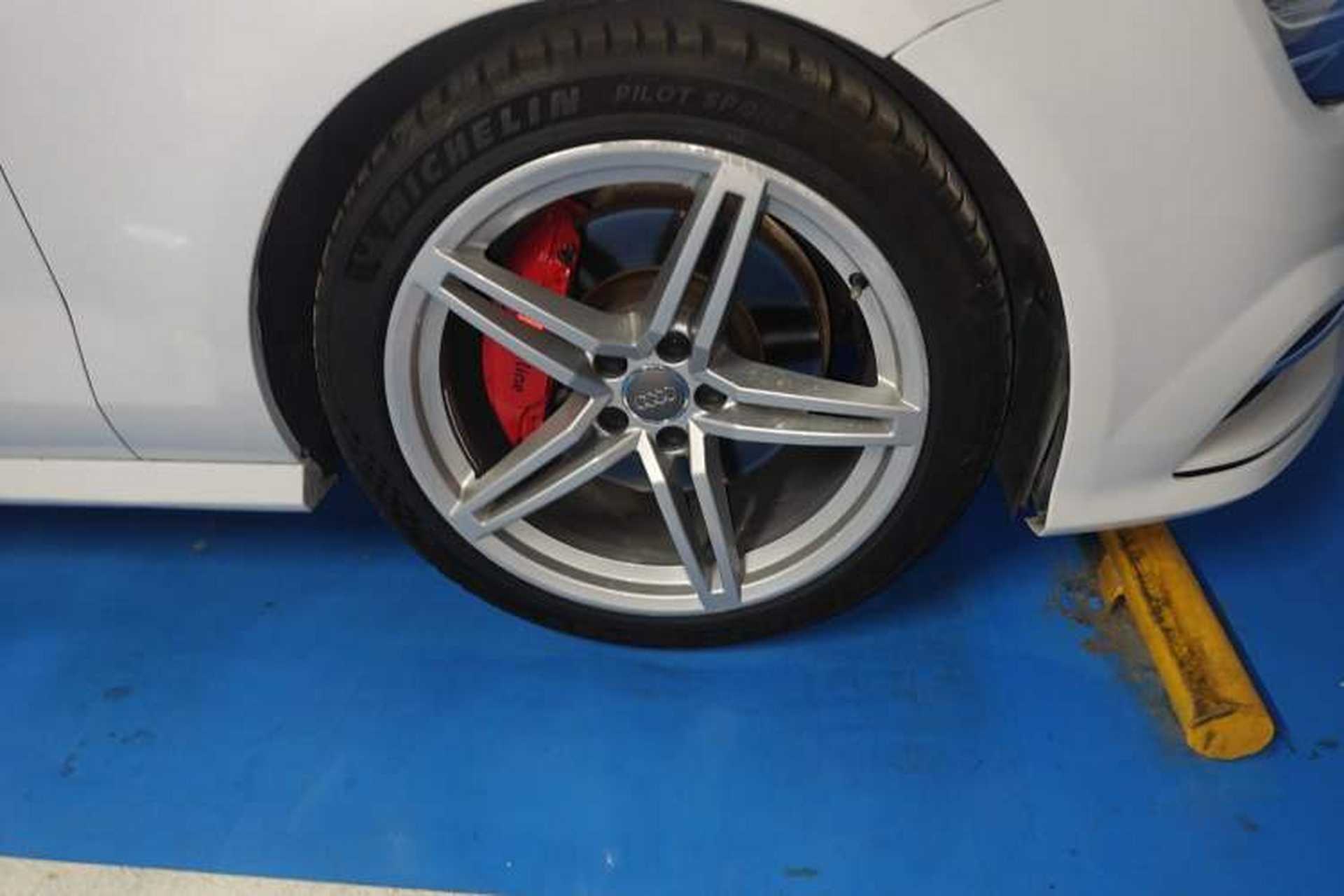 Used Audi A7 2018 40 TFSI quattro Technology Edition Right Front Wheel Hub