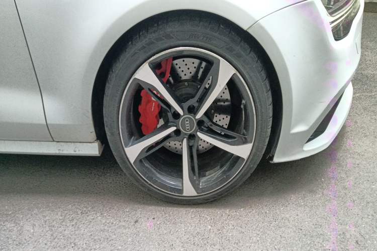 Used Audi A7 2018 40 TFSI quattro Technology Edition Right Front Wheel Hub