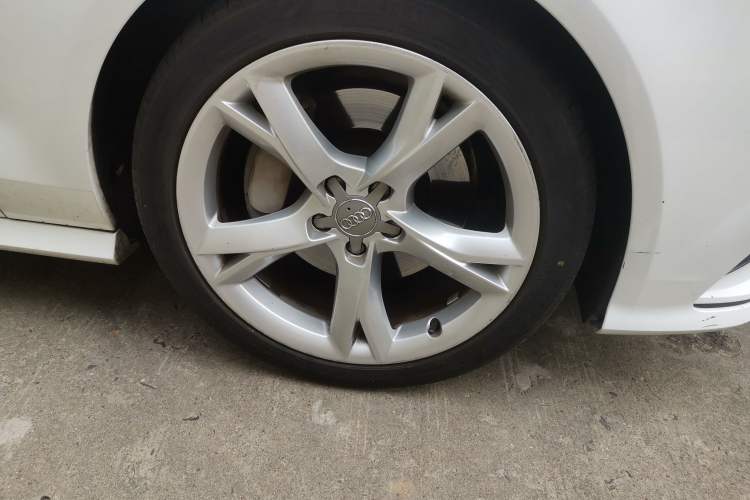 Used Audi A7 2018 40 TFSI Ambition Edition Right Front Wheel Hub