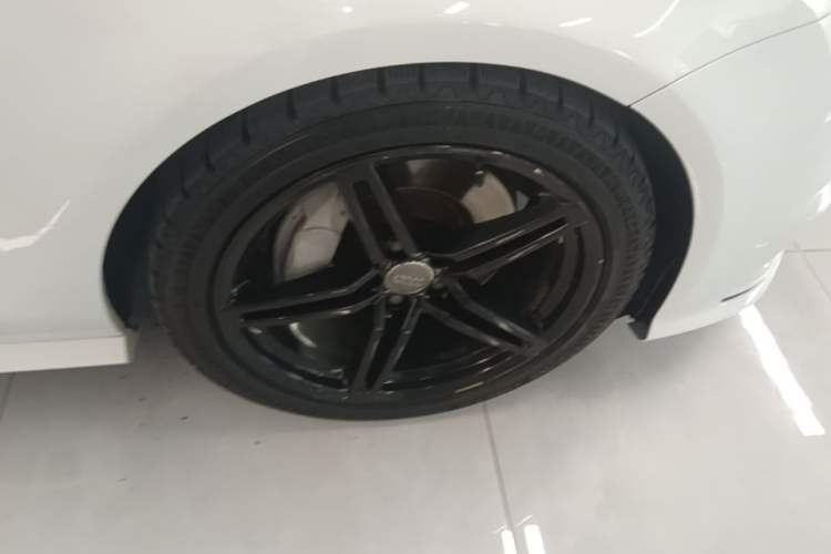 Used Audi A7 2018 40 TFSI quattro Technology Edition Right Front Wheel Hub
