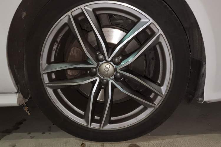 Used Audi A7 2018 40 TFSI Ambition Edition Right Front Wheel Hub