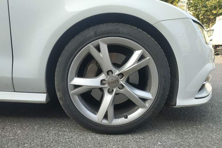 Used Audi A7 2018 40 TFSI Ambition Edition Right Rear Wheel Hub