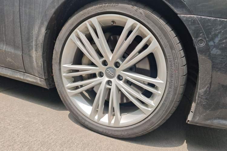 Used Audi A7 2019 55 TFSI quattro Dynamic Edition Right Front Wheel Hub