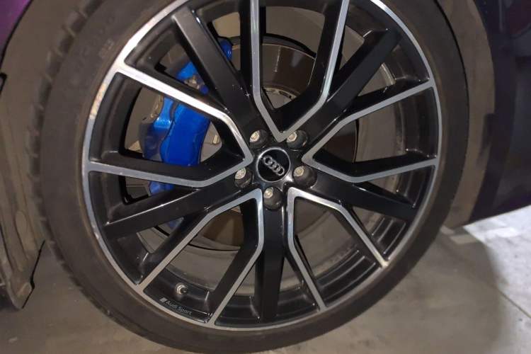 Used Audi A7 2019 55 TFSI quattro Dynamic Edition Right Front Wheel Hub