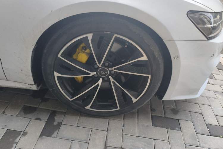 Used Audi A7 2019 55 TFSI quattro Dynamic Edition Right Front Wheel Hub
