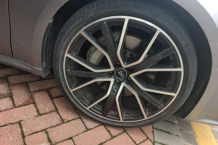 Used Audi A7 2019 55 TFSI quattro Competition Edition Right Front Wheel Hub