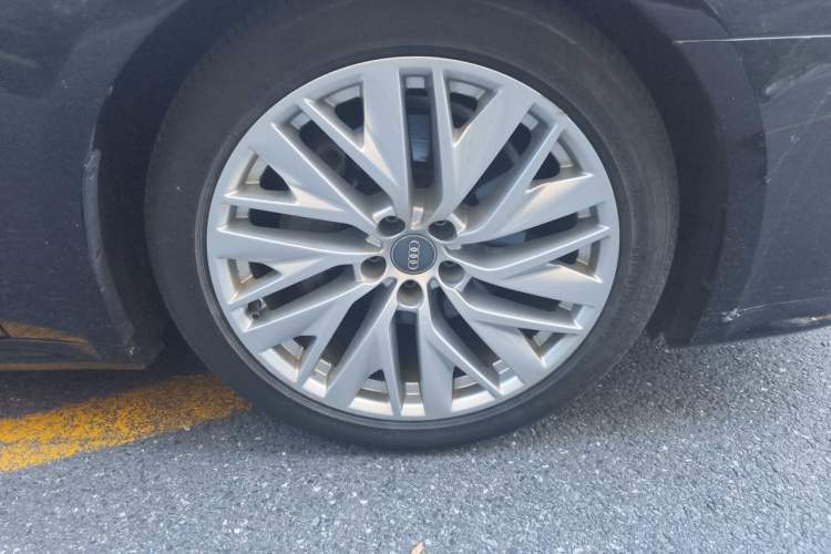 Used Audi A7 2020 45 TFSI Prestige Edition Right Front Wheel Hub