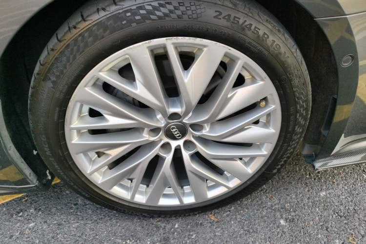 Used Audi A7 2020 45 TFSI Prestige Edition Right Front Wheel Hub