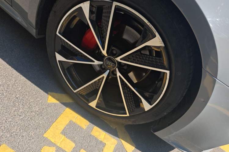 Used Audi A7 2020 45 TFSI Prestige Edition Right Front Wheel Hub